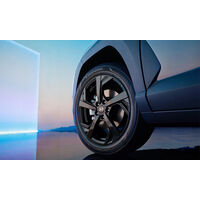 Hyundai 18" JONGNO Gloss black alloy wheels